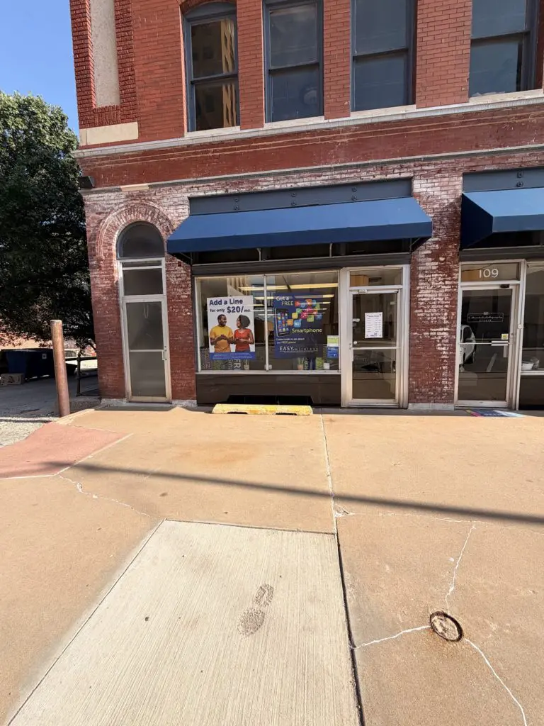 EASY Wireless store in Enid, Oklahoma offering Lifeline phone service
