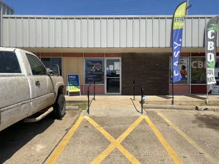 EASY Wireless store in Hugo, Oklahoma offering Lifeline phone service