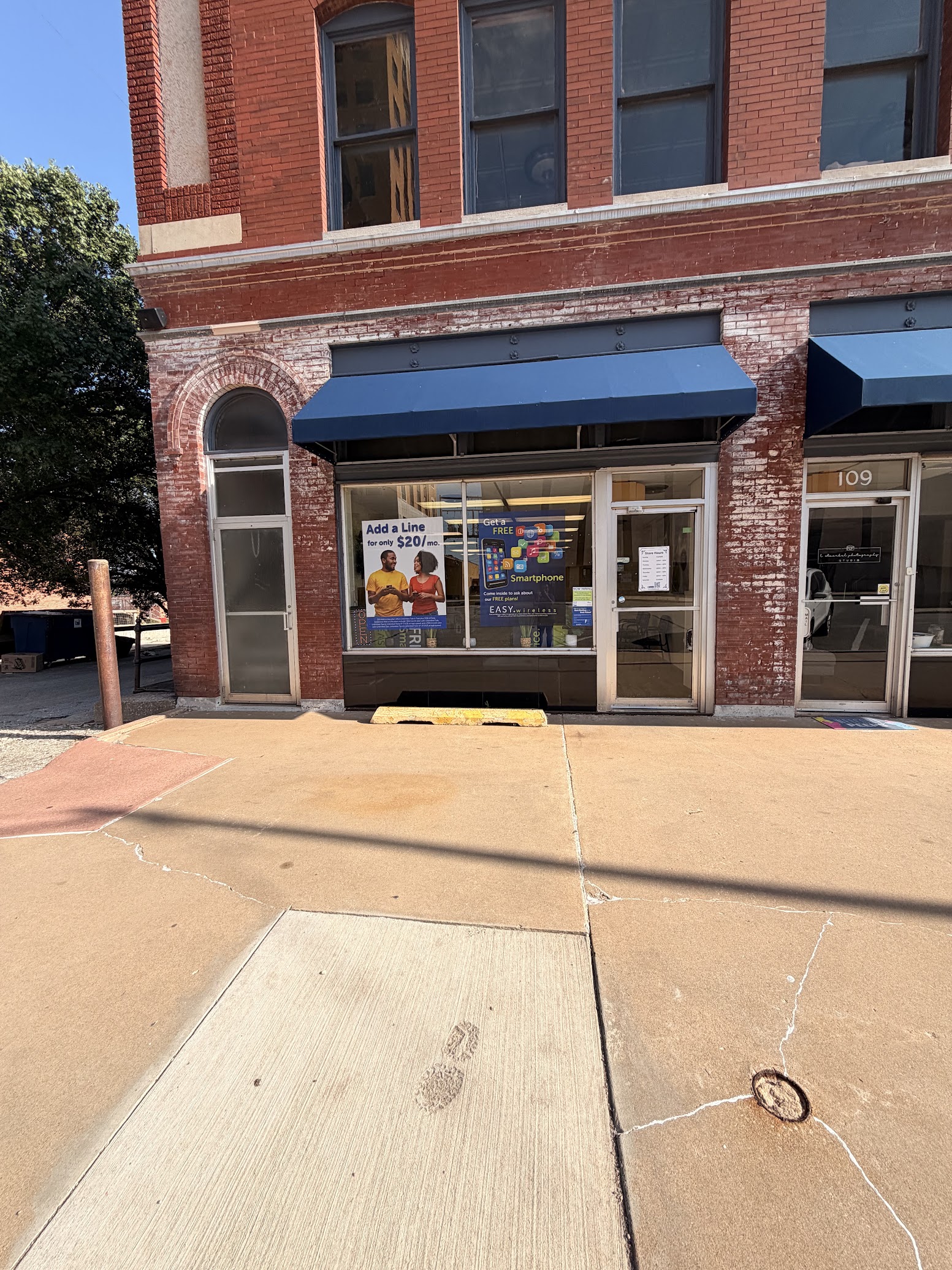 EASY Wireless store in Enid, Oklahoma offering Lifeline phone service