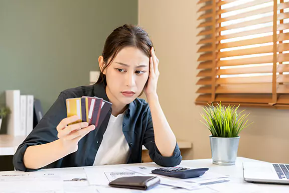 What Are the Benefits of Credit Card Debt Consolidation?​